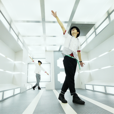 Tell Your World 封面